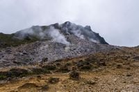 Les volcans s'activent partout: après Naples, Santorin et bien d'autres, c'est au tour du mont Lewotobi Laki-Laki à Bali en Indonésie