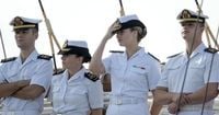 Una densa niebla recibe a la Princesa Leonor en el puerto peruano del Callao