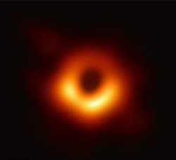 Bir kara delik evreni düz bir kağıd olarak var sayarsak içine aldığı  şeyleri ile kağıdı bükmeliydi, o zaman kara delik o kağıdı delip boşluğa mı attı?