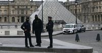Louvre jewellery heist saw 'criminal gang pose as workmen' in seven-minute raid