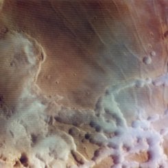Mars Üzerinde Renkli Su Bulutları
