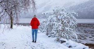 Rare Thundersnow And Heavy Snowfall Hit UK In November
