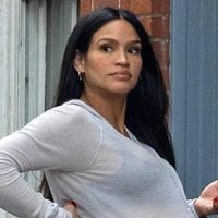 Pregnant Cassie Steps Out in New York Amid Sean 