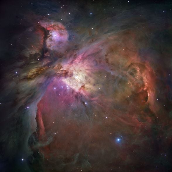 Hubble uzay teleskobunun &quot;Optical&quot; ve &quot;Infrared&quot; kameraları ile çekilmiş kompozit Orion Nebula fotoğrafı.