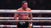 Canelo comforted by wife and daughter in vulnerable moment after losing to Crawford
