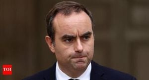 Macron Reappoints Lecornu Amid Deepening French Crisis