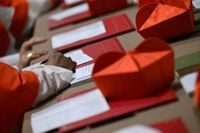 Cónclave: el ‘Papa negro’, ‘Juana la papisa’ y más mitos y curiosidades sobre la elección papal