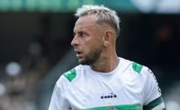 LIVRE NO MERCADO! Rafinha e Coritiba encaminham rescisão de contrato após polêmica viagem à Europa