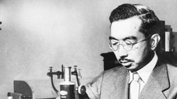 Mikroskop Ve İmparatorluk: Hirohito’nun Deniz Biyolojisi İle Savaş Suçları Arasındaki Sessiz Dünyası