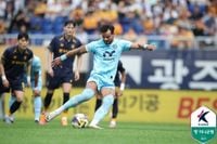 PK 4번 나왔다! '대구의 왕' 세징야 2골 1도움 '6년 만에 10-10 달성'... '최하위' 대구, 갈길 바쁜 광주 3-2 제압 | 스타뉴스