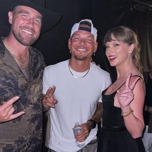 Taylor Swift Surprises Nashville With Shake It Off