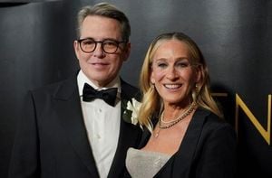 Sarah Jessica Parker And Helen Mirren Honored At Golden Eve