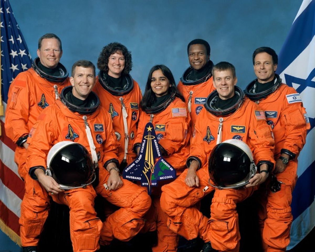 Space Shuttle and Crew Lost During Re-Entry