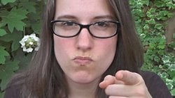 Kişiliğe Saldırı (Ad Hominem) Safsatası: İnsanlar Cevap Veremediklerinde Neden Kişiliğe Saldırıyorlar?