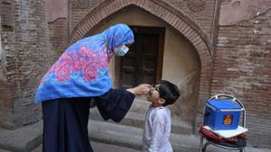 Pakistan Struggles With Polio Resurgence Amid Political Crisis