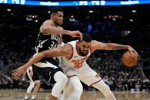 Giannis Antetokounmpo Trade Rumors Heat Up As Knicks And Lakers Circle