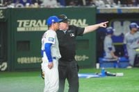 MLB開幕戦で思わぬアクシデント　左翼席からレーザーポインター照射　試合一時中断、客席はブーイング（THE ANSWER） - Yahoo!ニュース