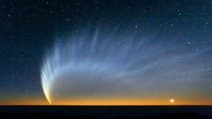 Comet Tsuchinshan-ATLAS Dazzles Skywatchers Globally