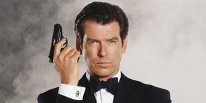 Amazon Removes Guns From James Bond Posters Online