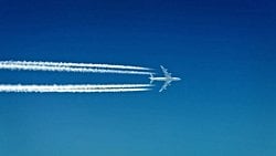 Uçakların Arkasında Bıraktığı Beyaz İz Nedir, Neden Oluşur? Uçak Yoğunlaşma İzleri (Kontrail) Küresel Isınmayı Tetikliyor Olabilir mi?