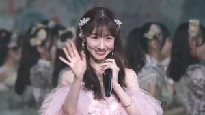 Watanabe Mayu Joyfully Announces Her Marriage