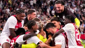 Ajax Secures Europa League Advance With 2-1 Win