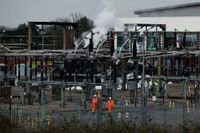 Massive disruption after power outage shuts London's Heathrow airport
