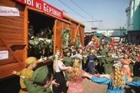 День Победы 2025: современные и красивые открытки, гифки, стихи и поздравления с 9 мая