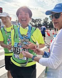 綱島西の町田さん 世界6大マラソン制覇 全盲ランナー、東京完走〈横浜市港北区〉