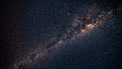 Kara deliğin içine giren şeylere ne olur?