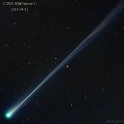 Kuyrukluyıldız R3 (PanSTARRS)'ün Uzun, İnce Tül Gibi Kuyruğu