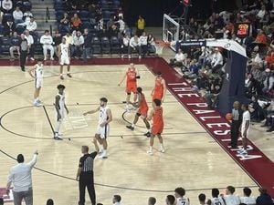 Illinois Outlasts Penn State In Gritty Big Ten Showdown