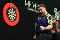 Luke Littler hammers Luke Humphries to retain Grand Slam  of Darts title | Flashscore.com