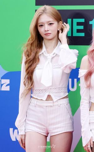 IVE Dazzles At 2025 Melon Music Awards Red Carpet