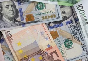 Dollar And Euro Prices Surge Amid Economic Uncertainty