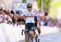 Liège-Bastogne-Liège Femmes: Kim Le Court wins in four-woman sprint