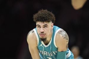 Knicks Seek Redemption Against Struggling Hornets