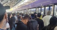 Passageiro morre preso entre porta do trem e da plataforma no metrô de São Paulo