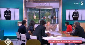 Tonight's Guests On 'C à Vous' Discuss Budget And Crime