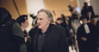 Procès de Gérard Depardieu : «Je ne vais pas m’amuser à 76 ans et 150 kilos à mettre la main aux fesses, je suis pas Emile Louis !»