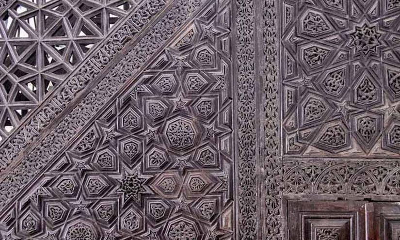 Konya Alaeddin Camii’nin kündekâri minberi. Bursa Ulu Cami’den yaklaşık 100 yıl önce inşa edilmiş olan bu minber, Selçuklu sanatının eşsiz bir örneğidir.