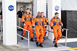 NASA Artemis 2 Görevi İçin Geri Sayım Provada: Astronotlar Orion ile Fırlatma Günü Tatbikatını Tamamladı.