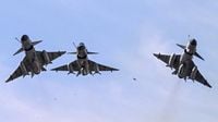 More than 100 Indian & Pakistani fighter jets ‘battled in massive dogfight'