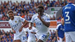 Leeds United Takes Championship Lead With Dramatic Win