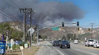 Wildfire north of Los Angeles forces thousands to flee; containment grows