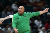 Notre Dame coach Micah Shrewsberry charges at official after controversial call