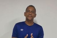 Atacante Walter mostra perda de quase 40kg em luta contra a balança