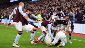 Aston Villa Stages Late Comeback To Edge Chelsea 2-1