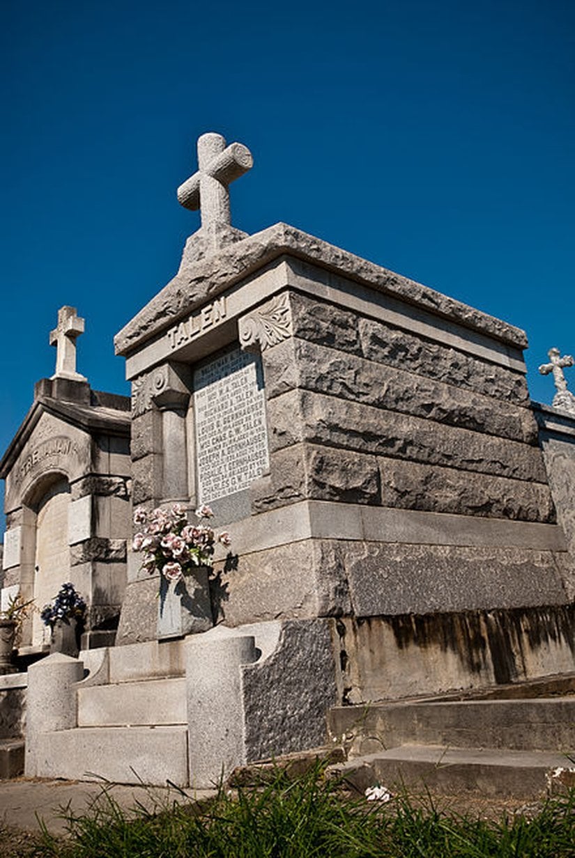 Vaults in Saint Louis No. 1