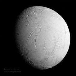 Gerçek Renkleriyle Enceladus